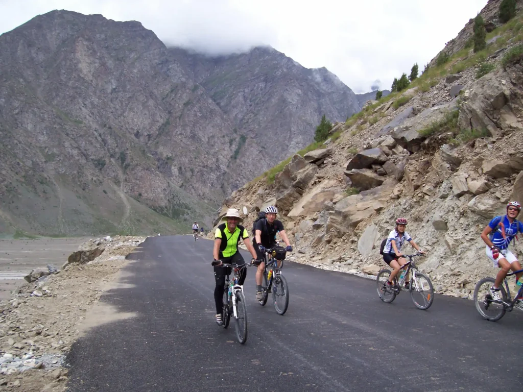Manali to Leh cycling in the Indian Himalayas showcasing high-altitude roads, Ladakh landscapes, and adventure cyclists.