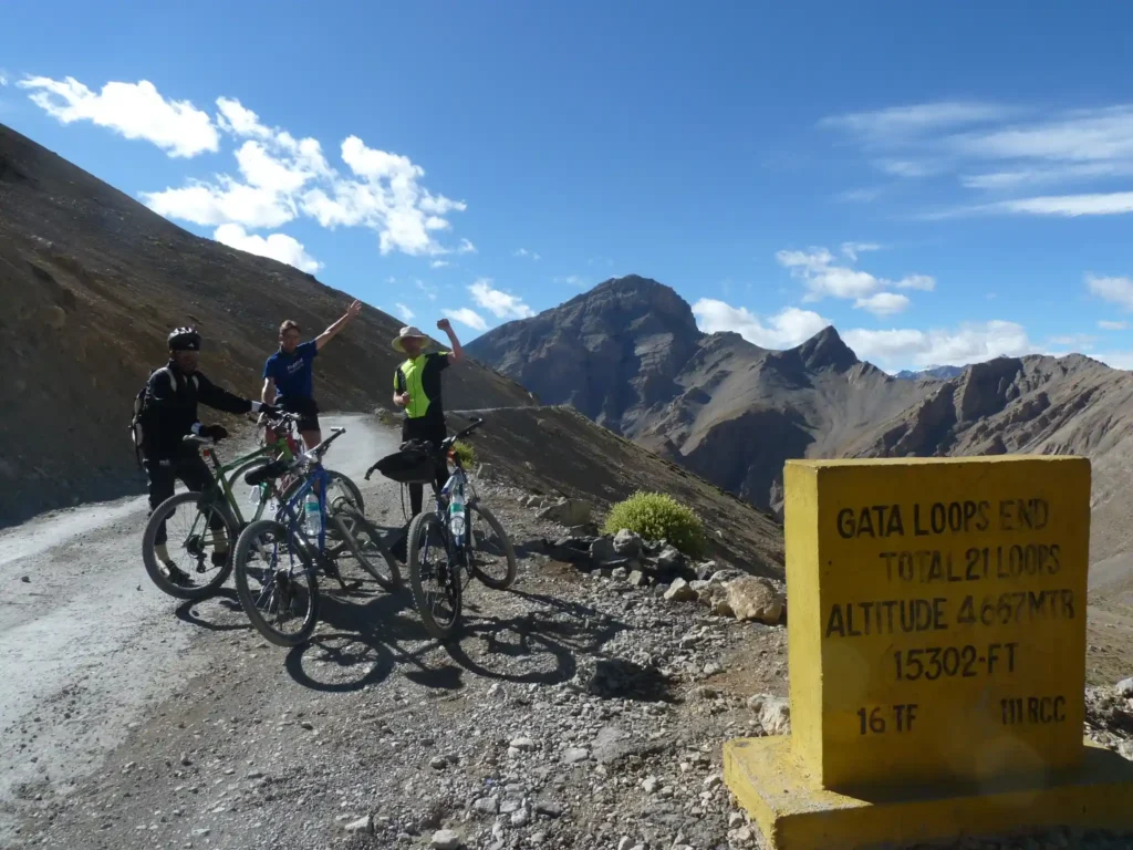 manali to leh cycling - gete loops - himalayan nature escapes